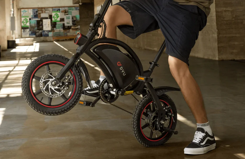 DYU D3F rider in a city setting for an e-bike frame size and fit guide