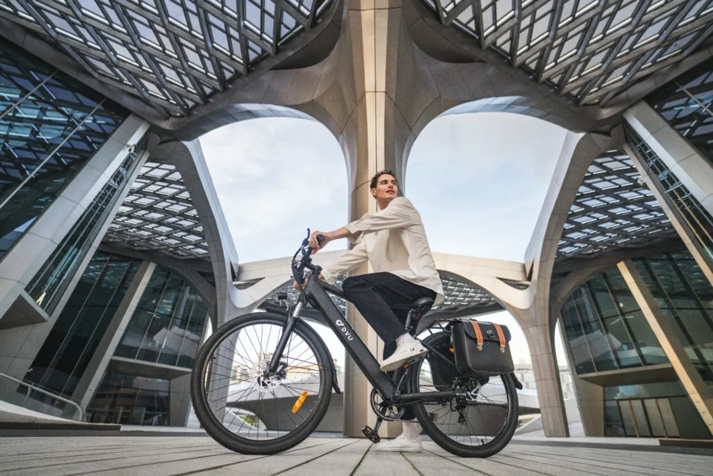 City e-bike near modern architecture for an e-bike mudguard guide