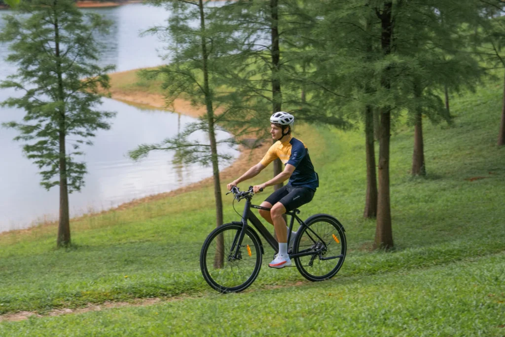 DYU e-bike rider beside a lake after a careful wet-weather ride